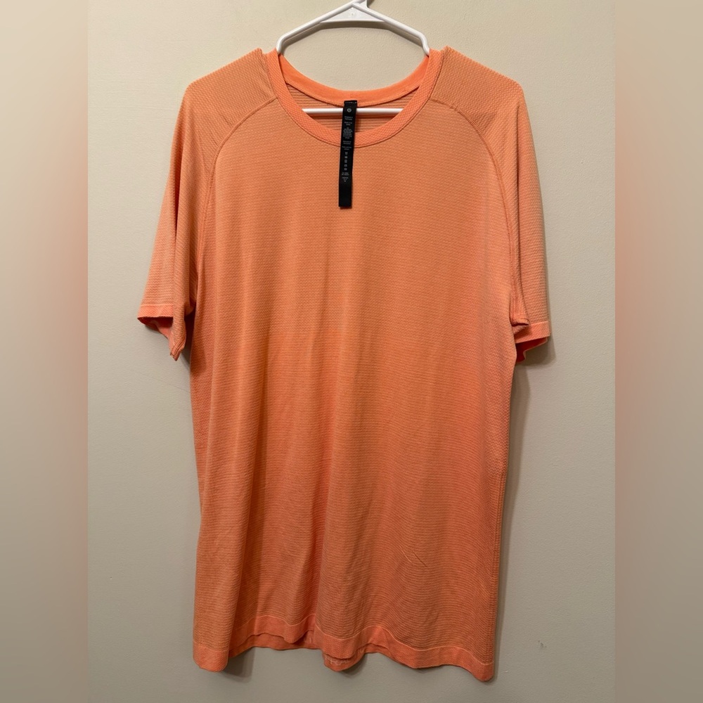 288. Lululemon Metal Vent Tech 2.0 Shirt Men’s Size XL Orange Short Sleeve